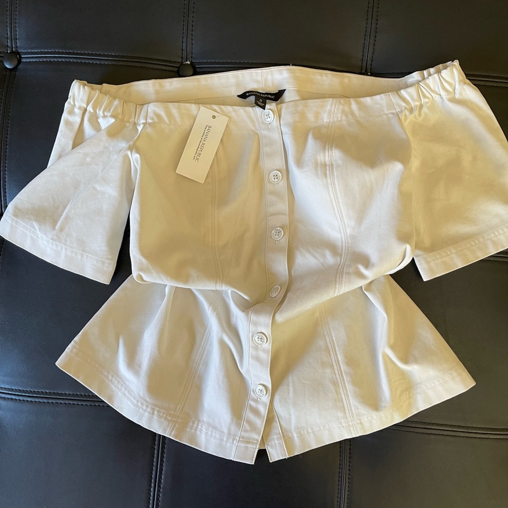 NWT Banana republic khaki off shoulder top